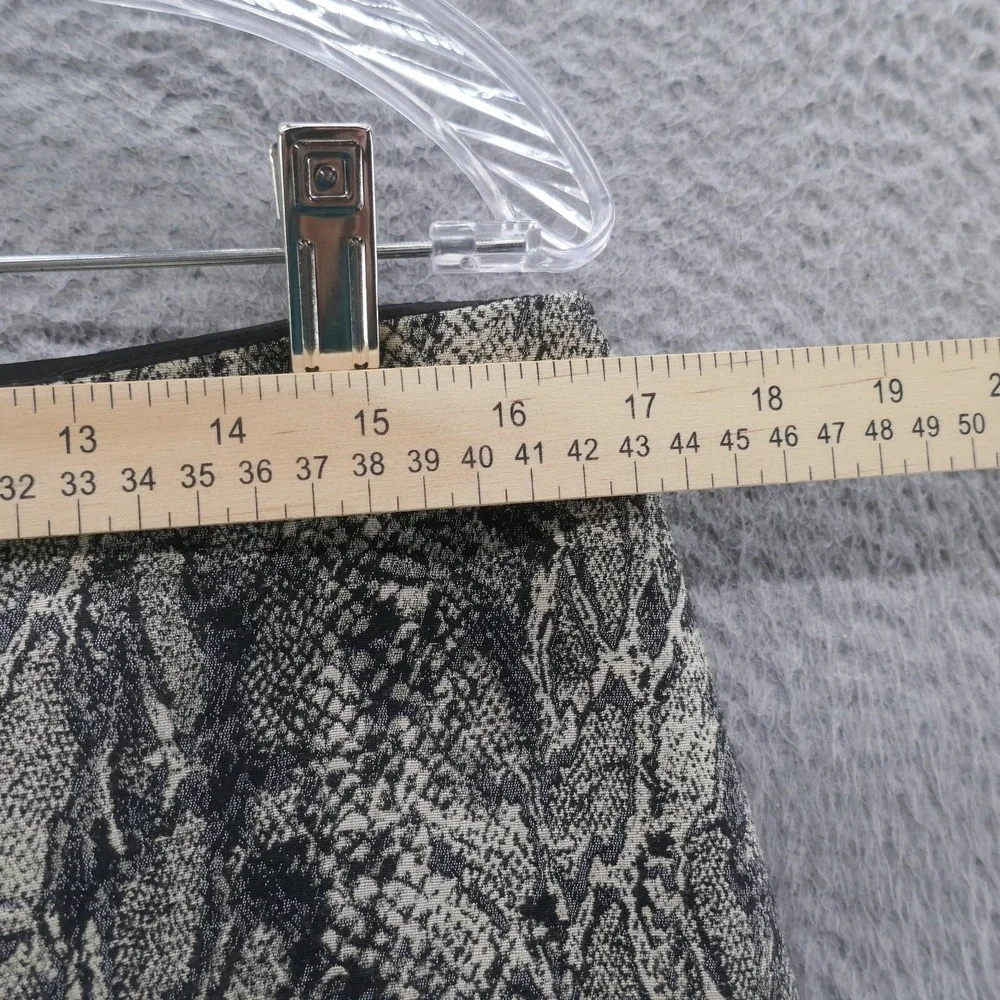 Talbots Womens Grey Snakeskin Print Pencil Skirt Size 12 Lined Back Vent VN4889